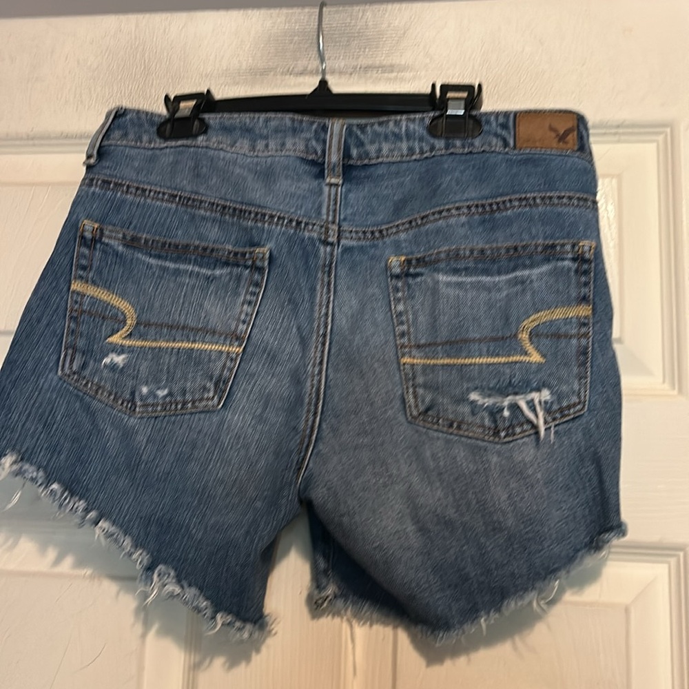 American Eagle Distressed Denim Cutoff Shorts Size 2 - Picture 5 of 7